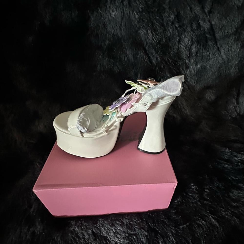 Sugar Thrillz White Floral Heels - Picture 2 of 3